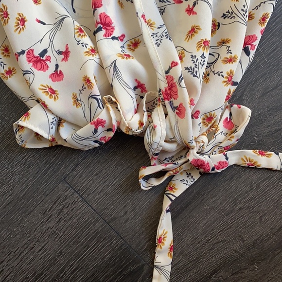 Brand new!   Floral blouse - Picture 5 of 8